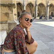 Soy una graduada en química con 5 años de experiencia impartiendo clases particulares de química, matemáticas, física y biología.